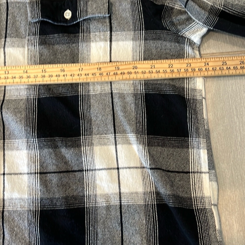 ✨5/$25 Old Navy Black and White Plaid Button-Up Shirt, Size L - Picture 7 of 7